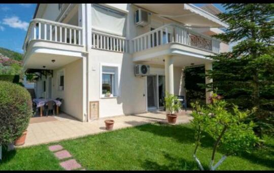 Apartamento 4Seasons Nea Iraklitsa Exterior foto